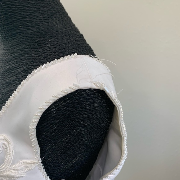 🚫SOLD🚫Exquisite Embroidered Soft White Wedding Gown sz 14 - Picture 6 of 11